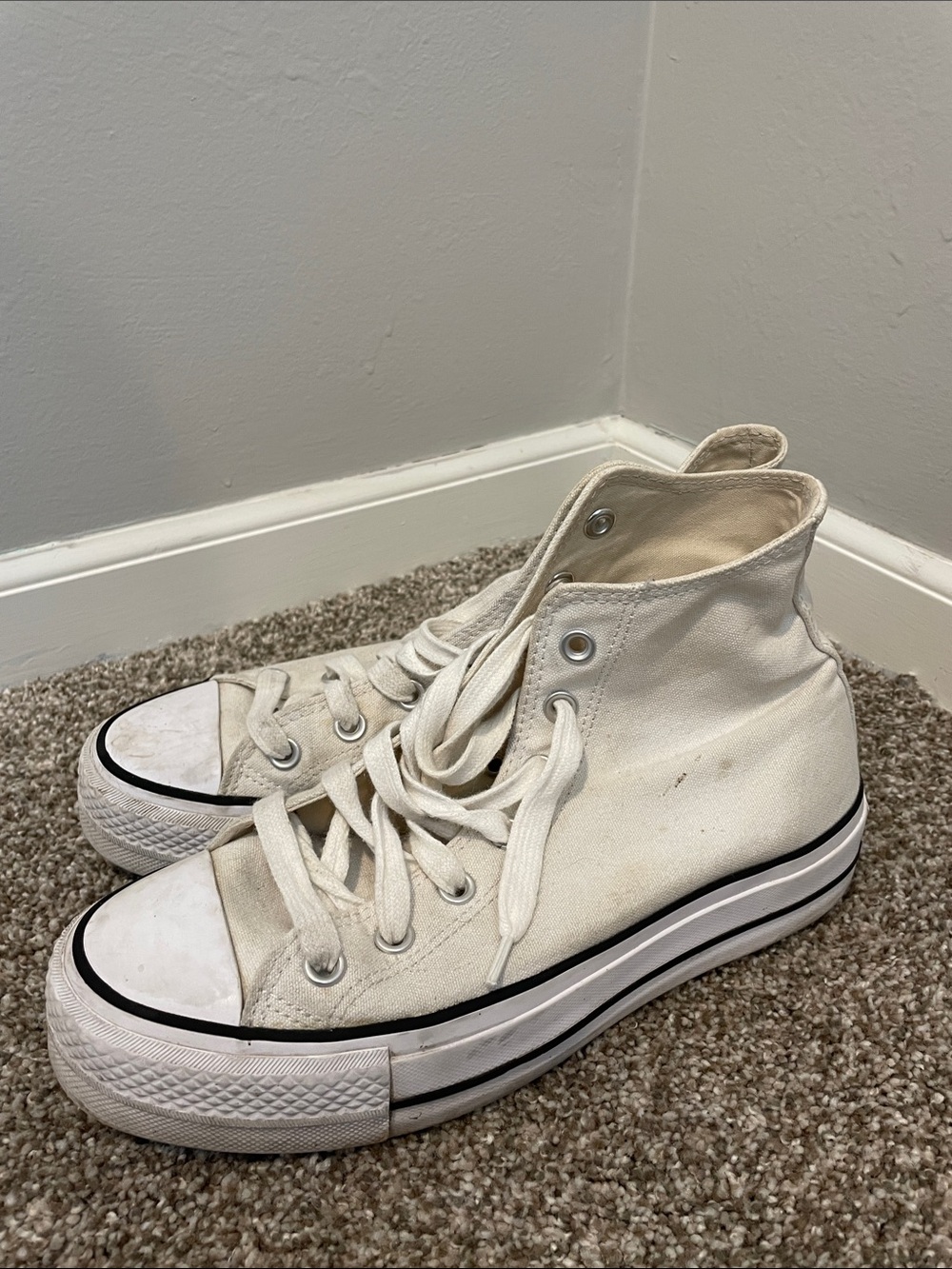 Converse Women's White High-Top Sneakers Size 8